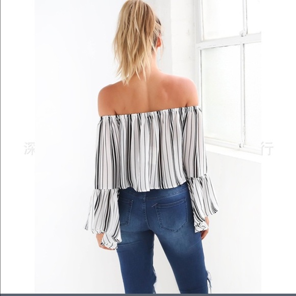 LAST ONE!HOST PICK!BOHO COLD SHOULDER BELL SLEEVES - Picture 3 of 3