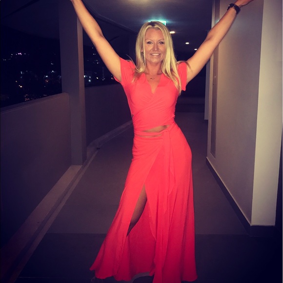 Hi ladies! Come check out my closet! 😘 - Picture 2 of 4