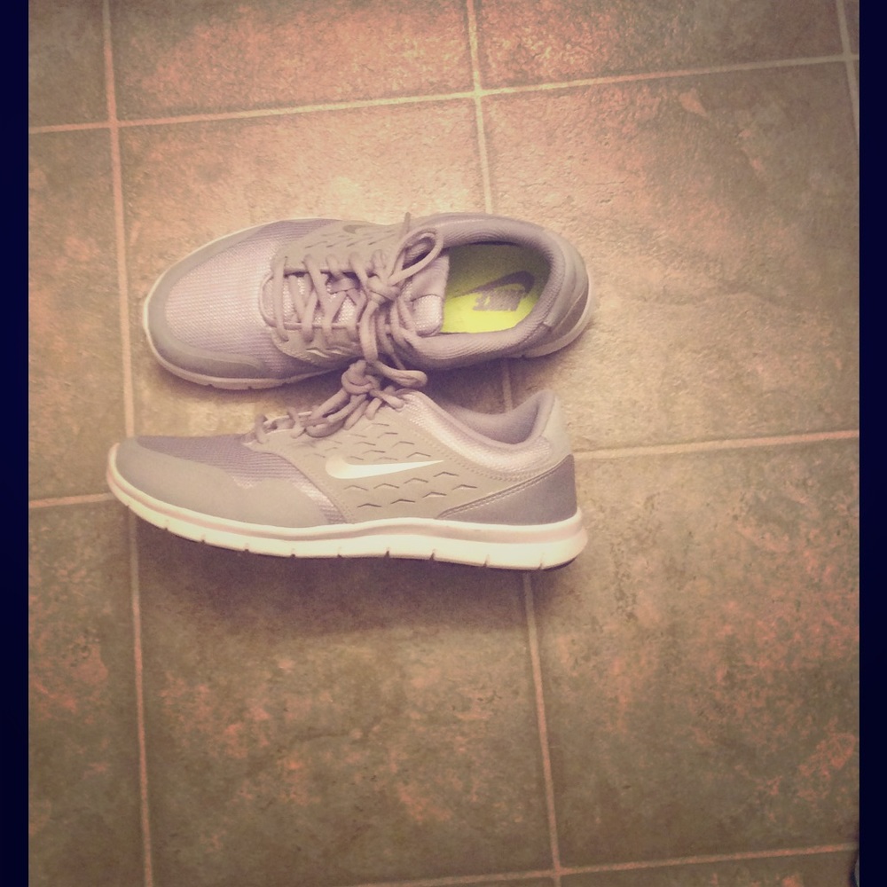 Super cute! Silver Nike running shoes