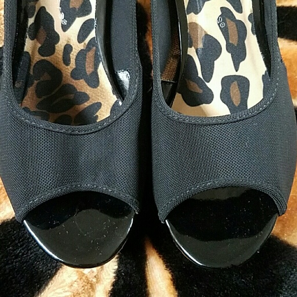 Avenue  Open toed mesh ww black platform heels - Picture 3 of 4