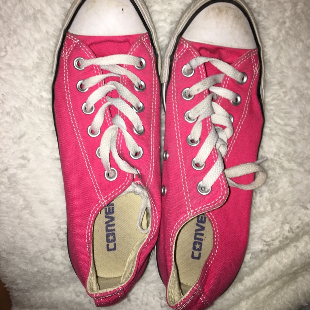 Red/pink converse