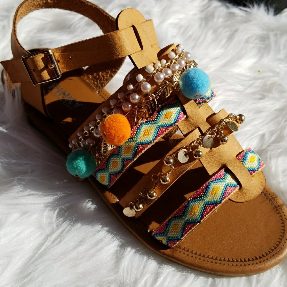 🕌Tan Colorful Embroidered Sandals