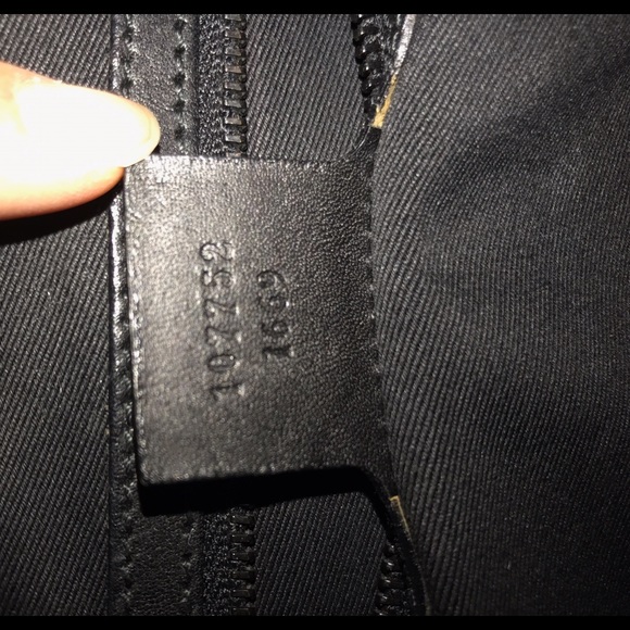 GUCCI Small Shoulder Bag - Picture 2 of 4