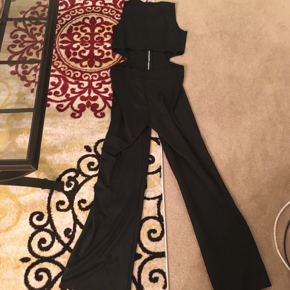 Black jumpsuit with peekaboo back - Picture 2 of 3