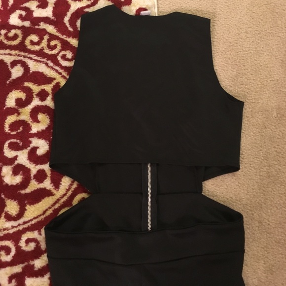 Black jumpsuit with peekaboo back - Picture 3 of 3