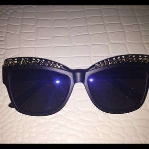Sunnies - show stopper