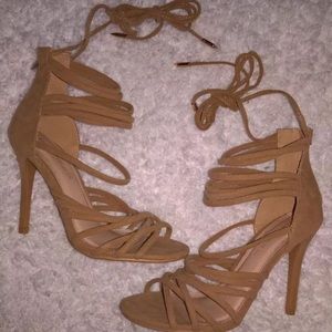 BRAND NEW FASHION NOVA STRAPPY HEEL 6.5