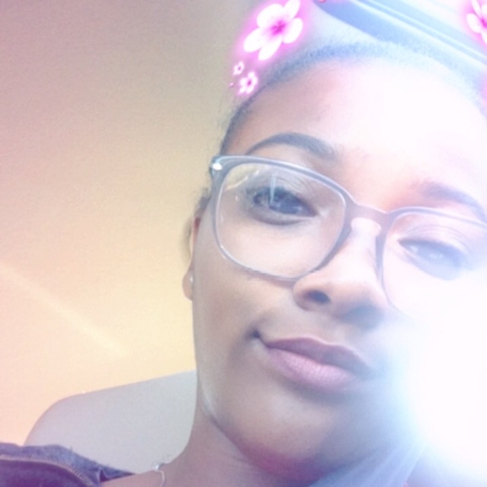 Meet your Posher, Lhana