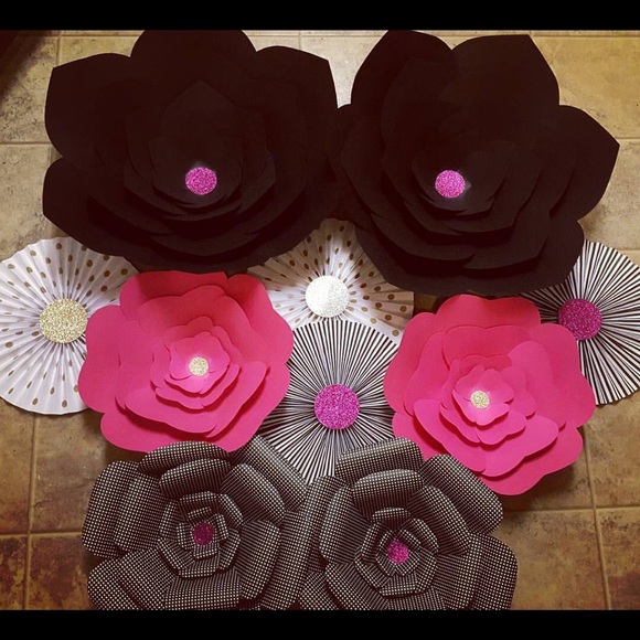 Backdrop Paper Flower - Picture 2 of 4
