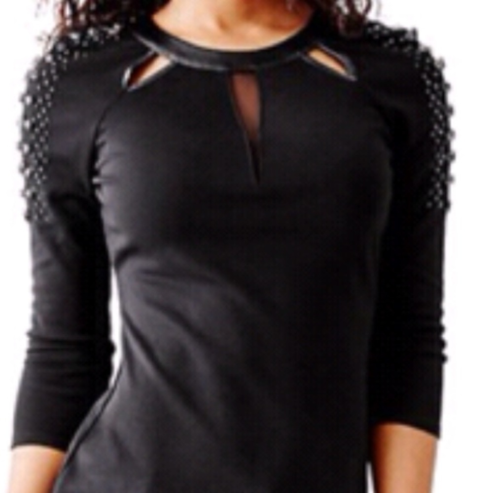 Only 1 LEFT⭐️GUESS Sexy Trendy Top
