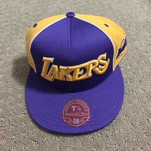 LA LAKERS FITTED HAT
