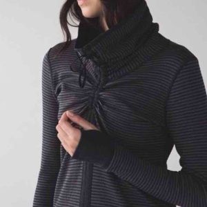 Lululemon In A Cinch Pullover sz 8