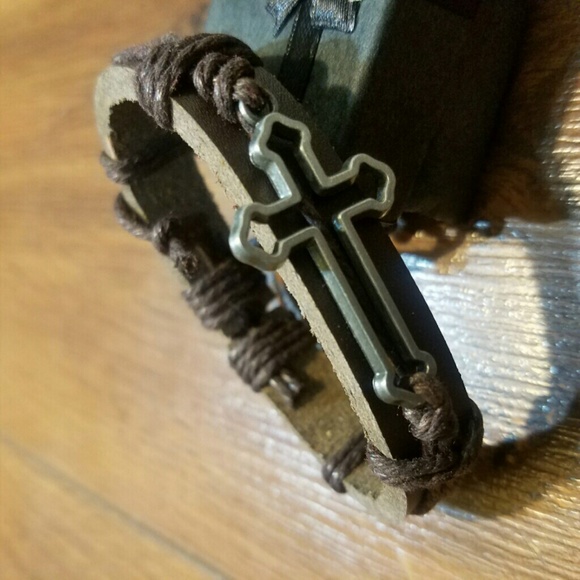 NEW LEATHER  BRACELET - Picture 1 of 1