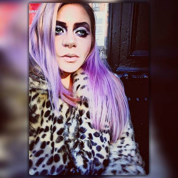 Meet your Posher, Alecia - Picture 2 of 4