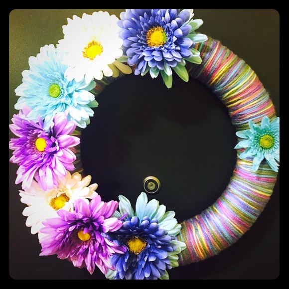 Spring Yarn Wreath - Picture 2 of 3