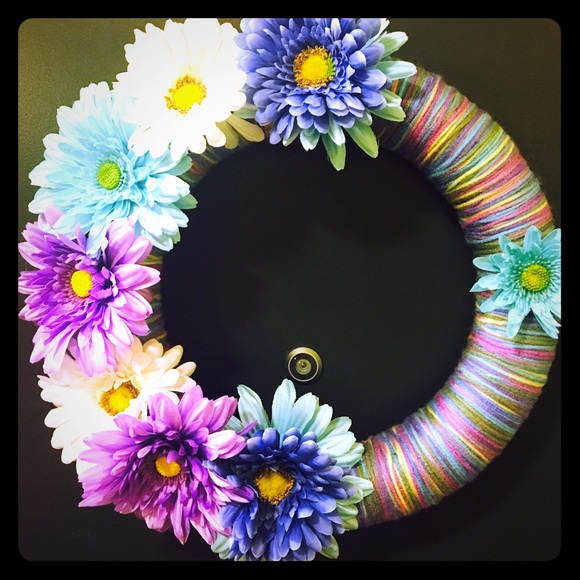 Spring Yarn Wreath - Picture 3 of 3