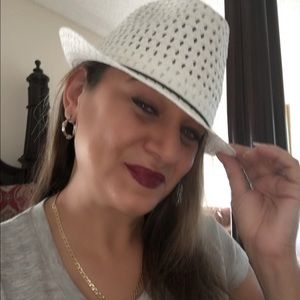 Meet your Posher, Giselle