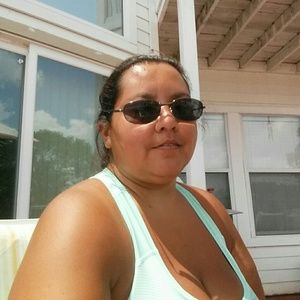 Meet your Posher, Raquel