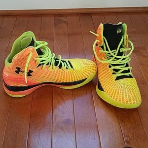 7.5 Under Armour basketball shoes Mens