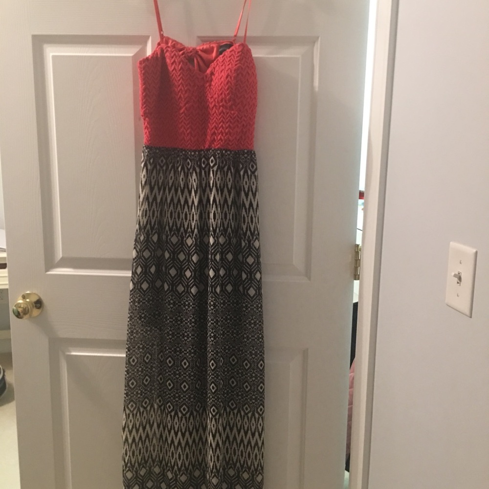 Macy's Large Ling Flowy Pink and B&W Dress
