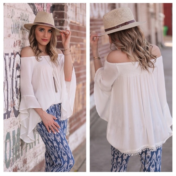 LAST ONE! (M) Flowy Tunic w/ Lace Hem - Picture 2 of 4