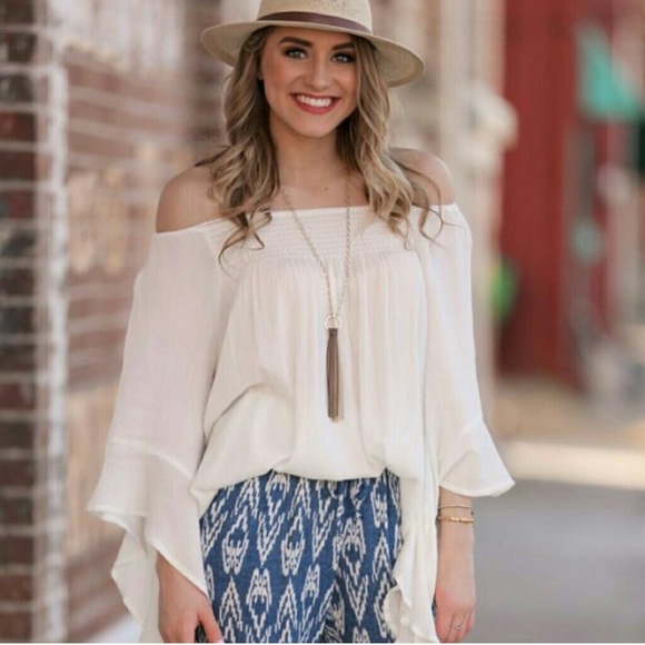 LAST ONE! (M) Flowy Tunic w/ Lace Hem - Picture 3 of 4