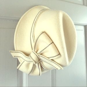 Vintage cream wool felt hat