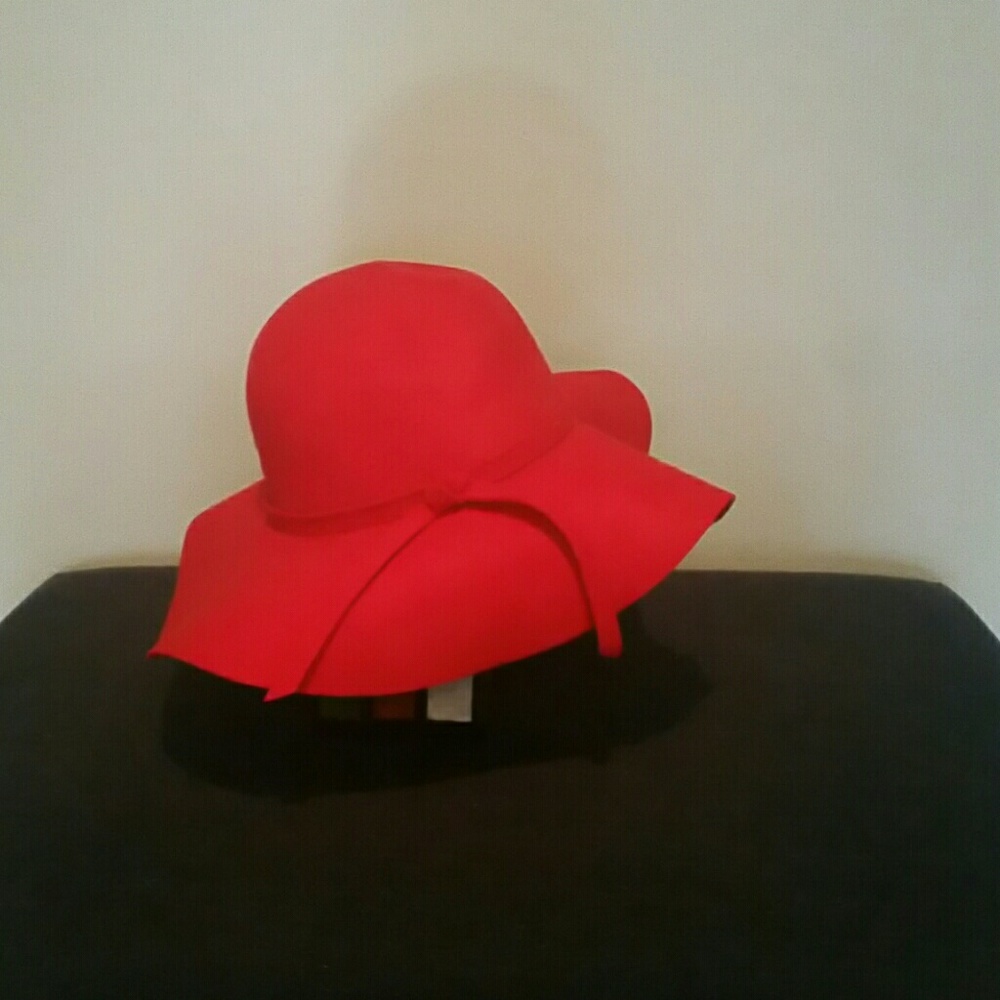 Floppy boutique hat