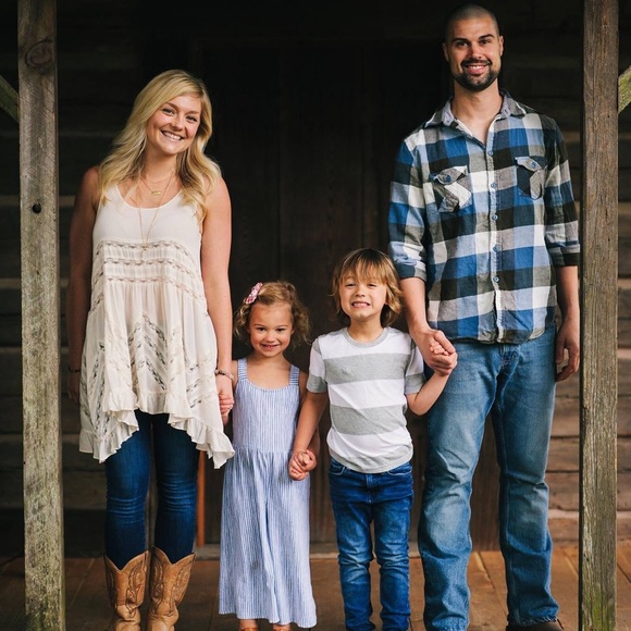 Meet your Posher, Katelyn - Picture 4 of 5