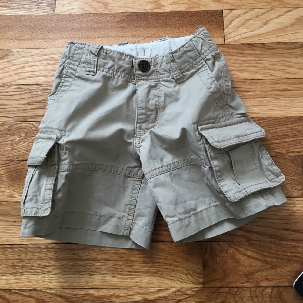 Baby Gap- Cargo khaki shorts 18-24mo