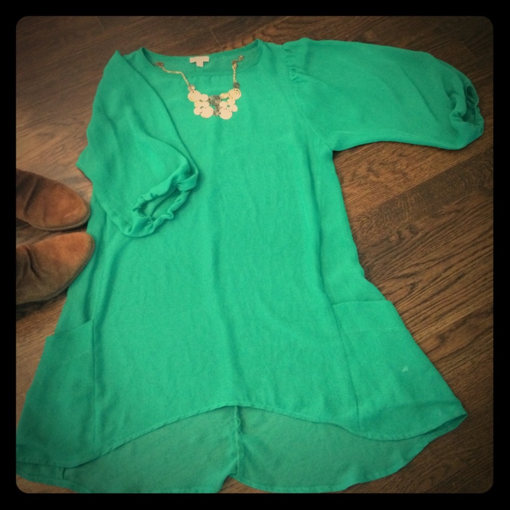 True green tunic/accent pockets