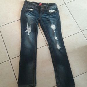 Almost famous tourn look blue jeans.