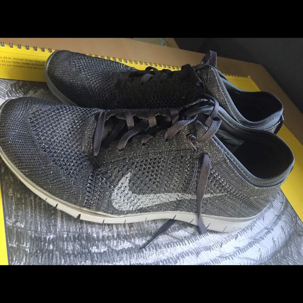 Women's Nike 7.5 Silver and White