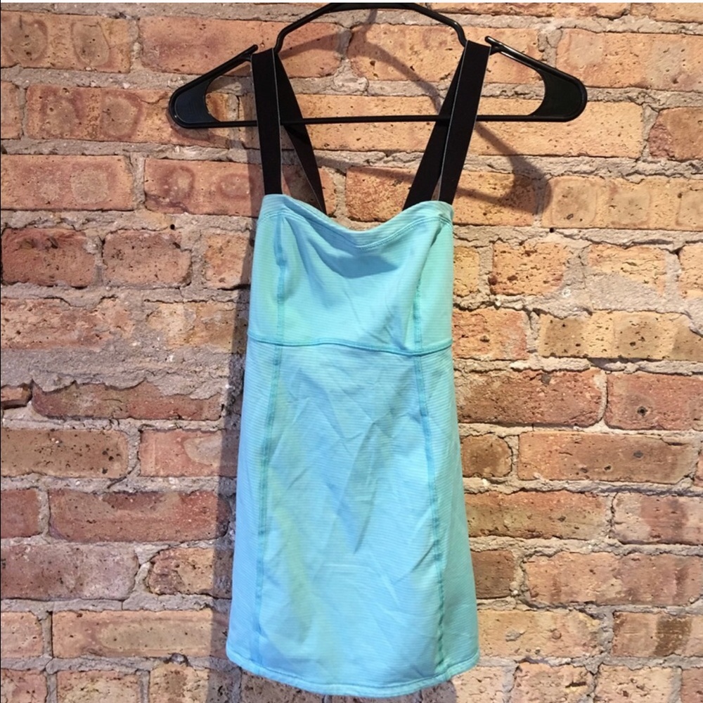 Lululemon top size 4 , Ecxelent conditions