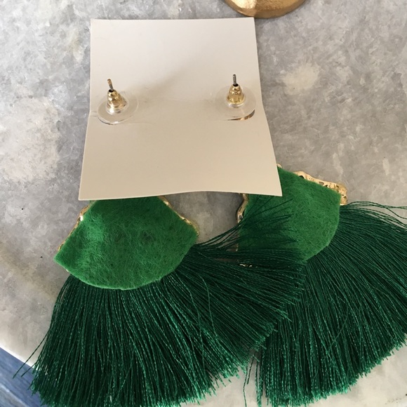 $ firm🍍Emerald Green Stunning Tassel Earrings - Picture 3 of 4