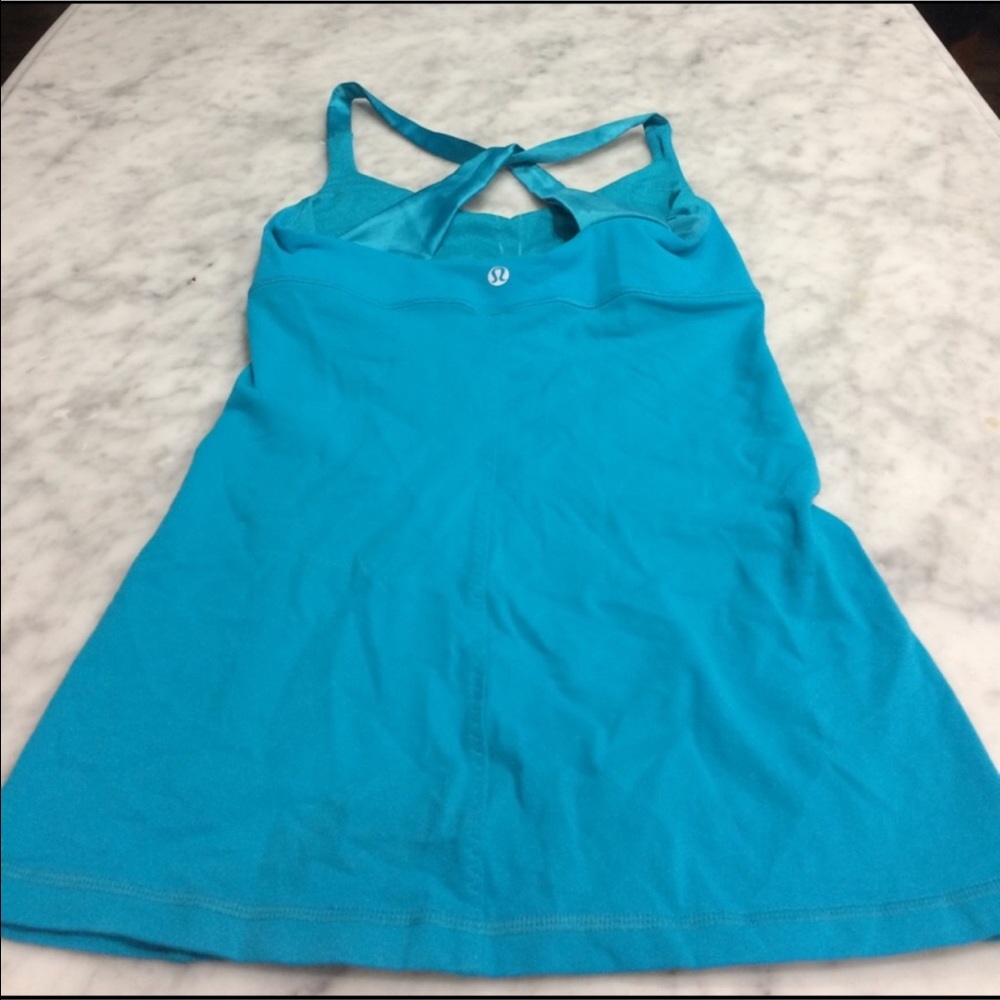 Lululemon top size 4 , Ecxelent conditions