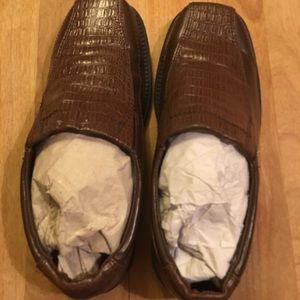 Boy's dress shoes brown size 3.5