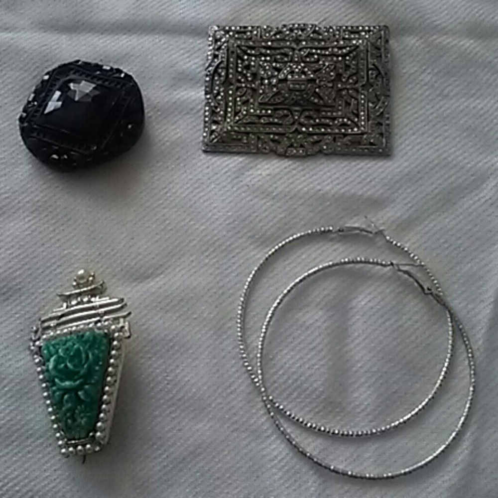 Bundle 3 pendants and 1 pair loop earings