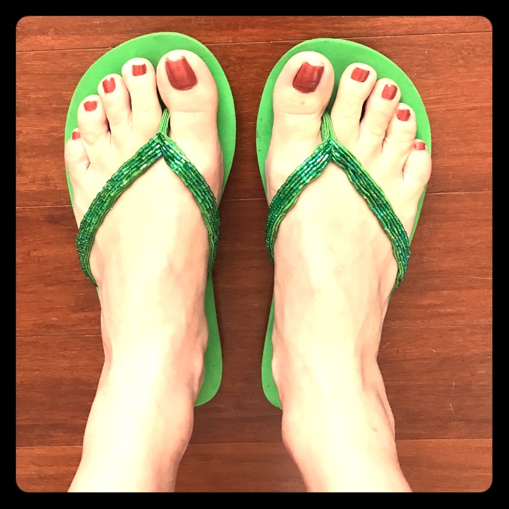 🖼 Kelly Green Nine West Thongs!