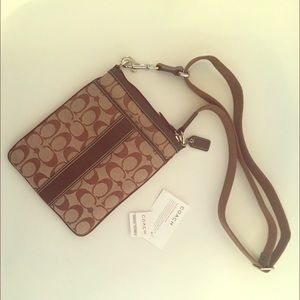 Coach Signature Zip Swing Pack