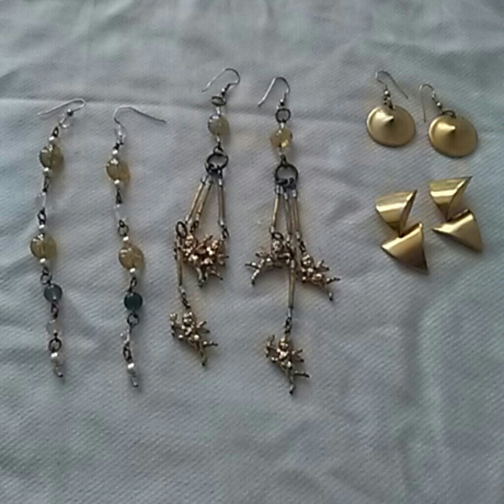 4 pair of earings
