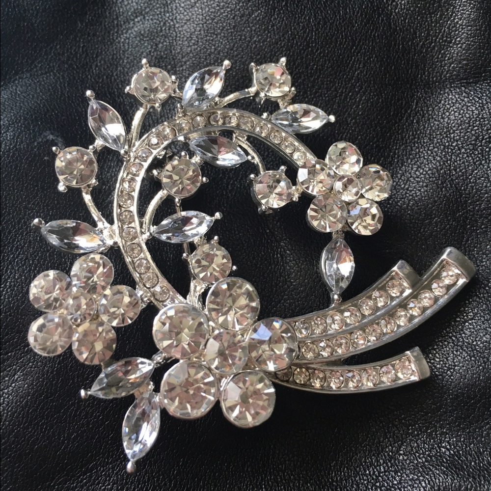 sales!!! Crystal pins.. can't beat the mark down👍