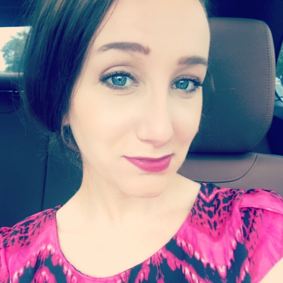 Meet your Posher, Ashley - Picture 2 of 3