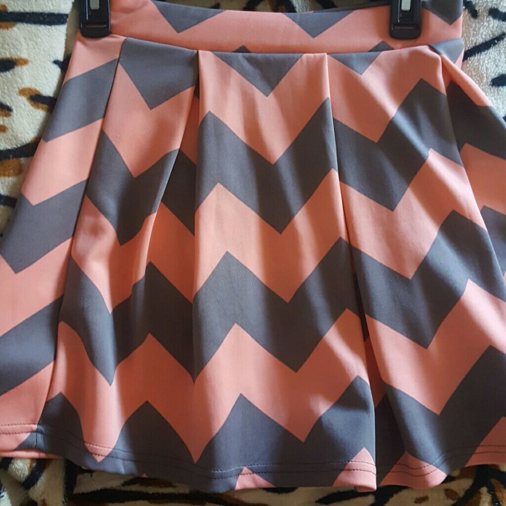 Patterned skirt - Picture 2 of 2