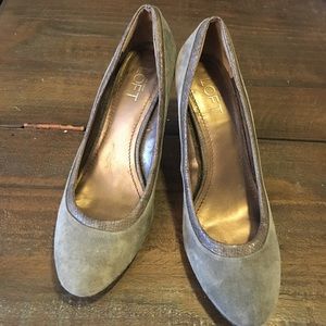 Gray Ann Taylor LOFT heels