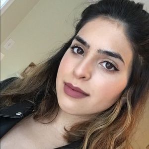 Meet your Posher, Yasmine