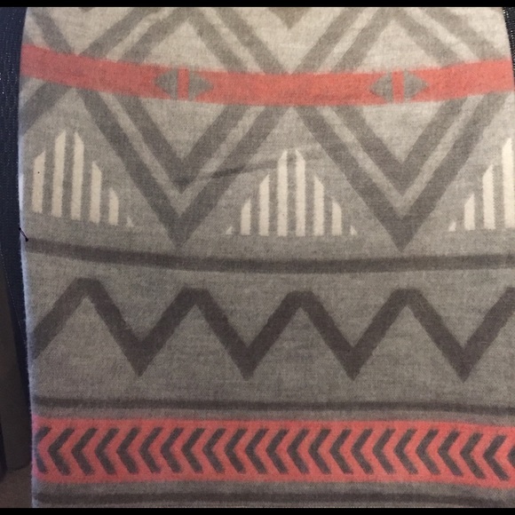 AQUA Diamond Print Woven Wrap. NWOT - Picture 3 of 3