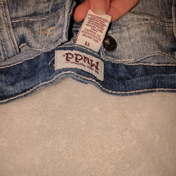 Light jean shorts with a fashionable lace - Picture 4 of 4