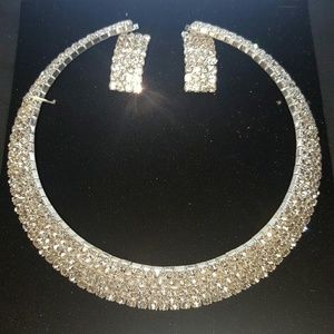 Necklace and earring set