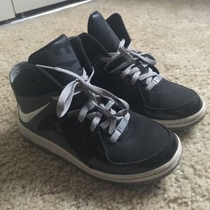 black gray and white nike court invaders